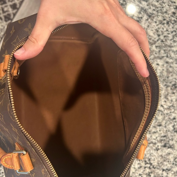Louis Vuitton Speedy 35 in like new condition. GORGEOUS bag!!! - Picture 7 of 13